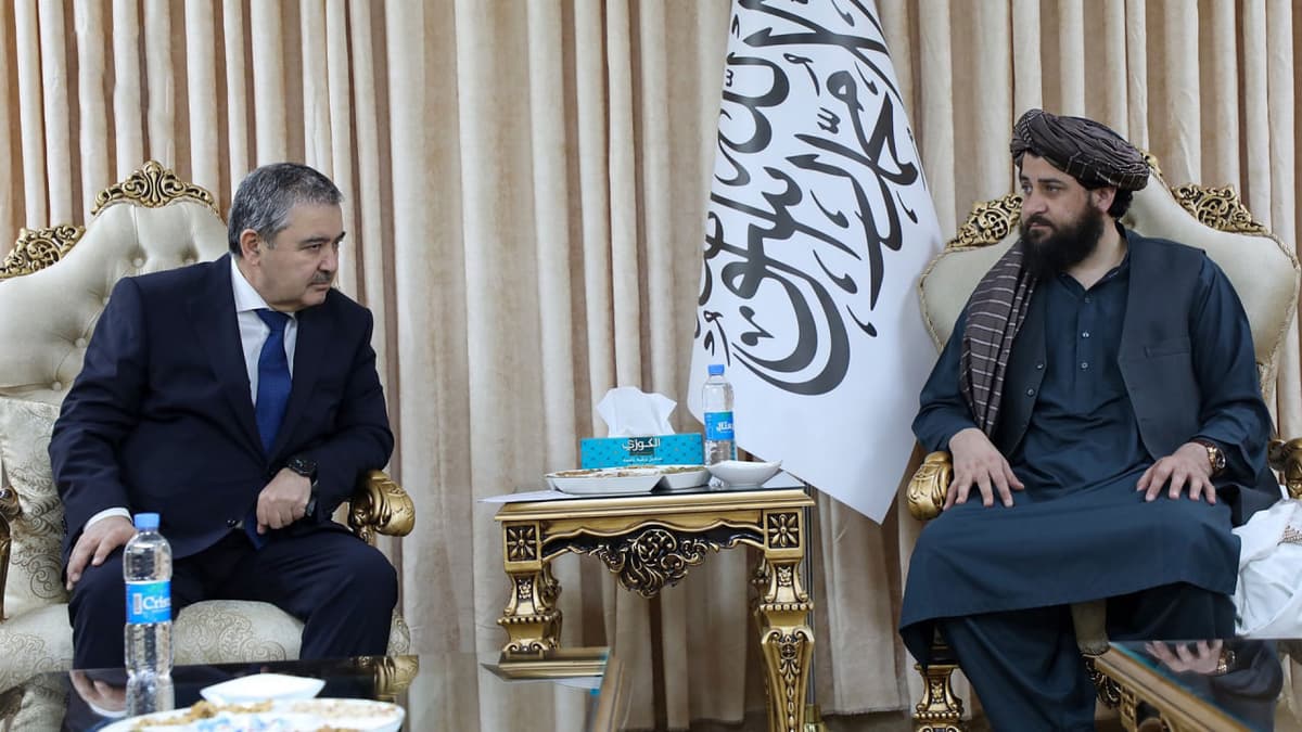 SSS chairman Abdusalom Azizov meets with interim defense minister of Afghanistan Mohammad Yaqub