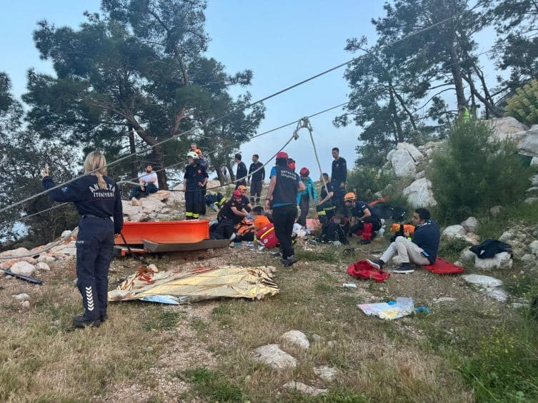 Turkiyada dor yo‘l kabinasi qulab tushdi: bir kishi halok bo‘lgan