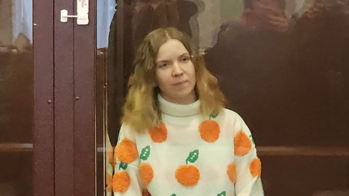 Peterburgdagi kafeda portlash uyushtirgan Trepova 27 yilga qamaldi