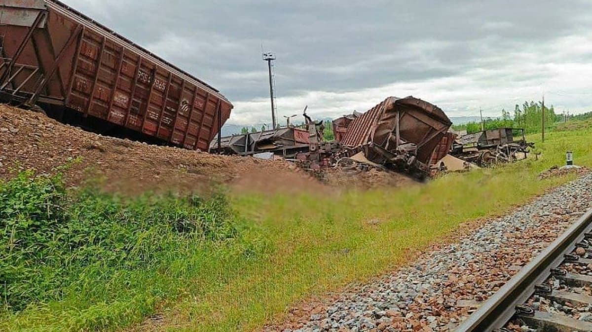 7 freight cars derailed in Tashkent region