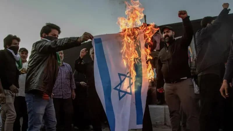 Eron zarbasini kutib: AQSh Isroildagi diplomatlariga cheklov qo‘ydi, O‘zbekiston elchixonasi ogohlantirish berdi