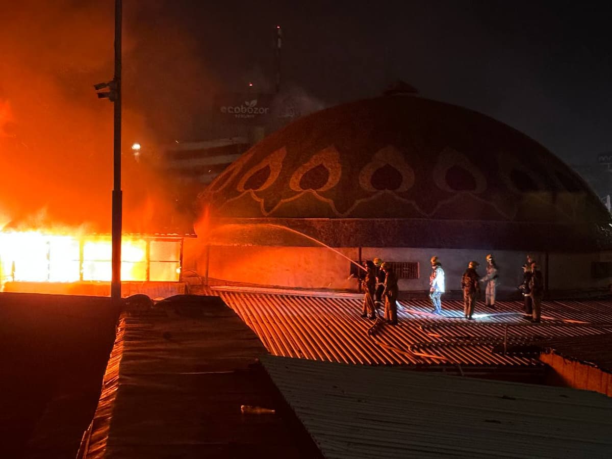 Major fire breaks out at Chorsu market in Tashkent (video)