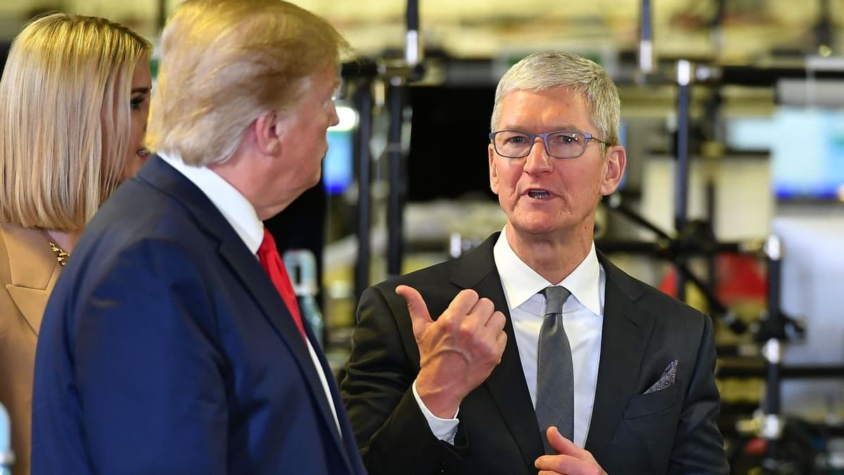 Axios: Apple раҳбари Трамп инаугурациясига 1 млн доллар хайрия қилади