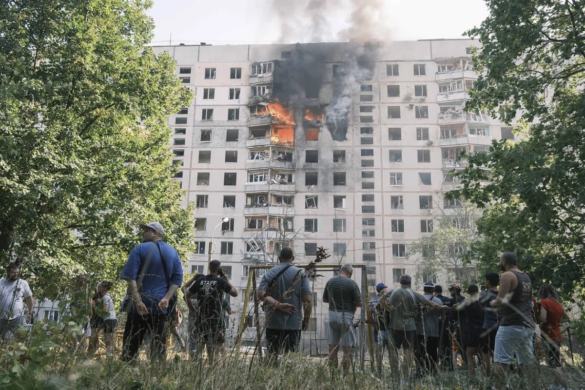Rossiya qo‘shini Xarkivni bombalashda davom etmoqda - fotosuratlar