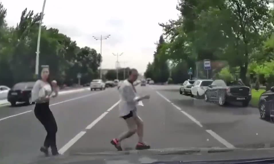 Driver hits a girl crossing road in wrong place in Tashkent
