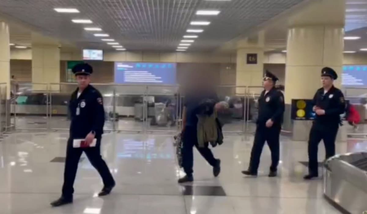 Moskva aeroportida Rossiya ta’lim vazirining sobiq o‘rinbosari qo‘lga olindi