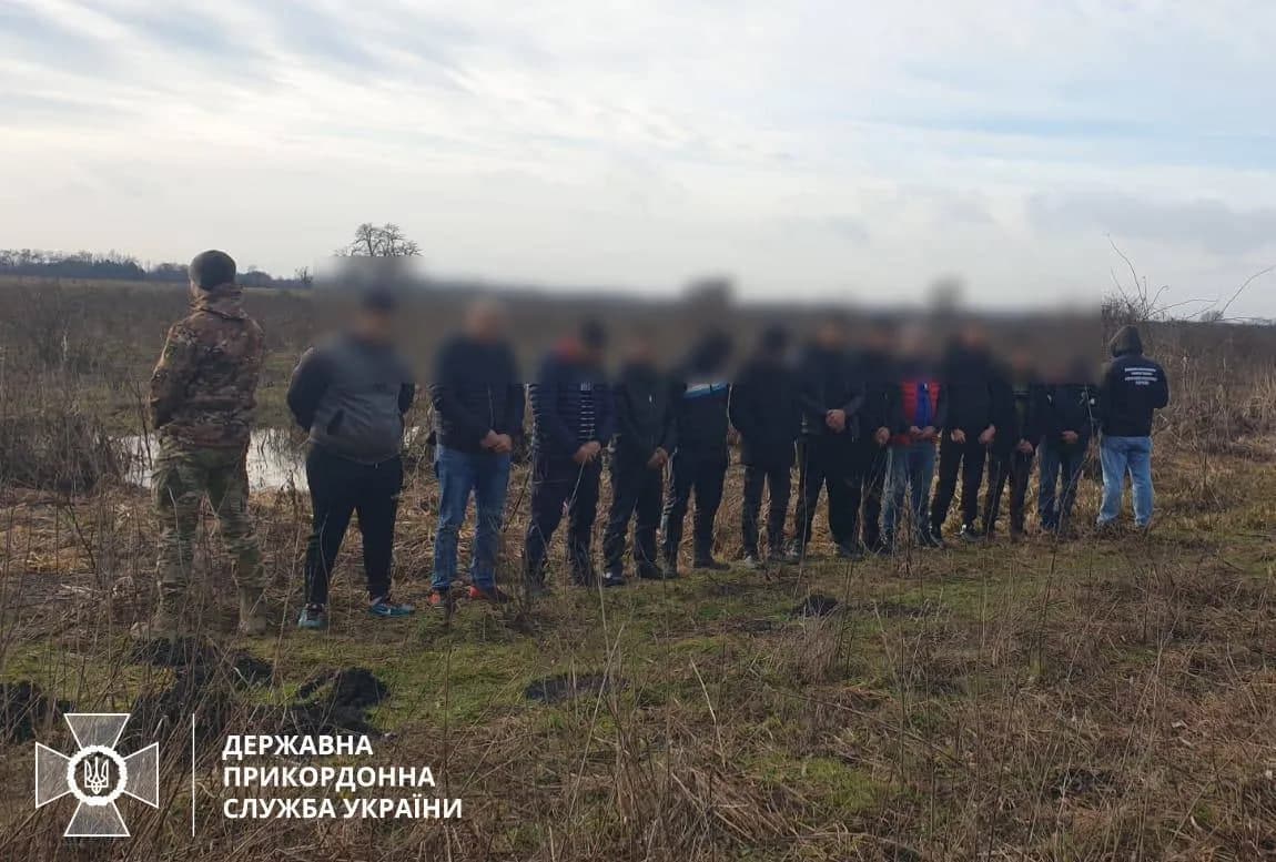 Ukrainada Vengriyaga qochishga uringan 12 erkak qo‘lga olindi
