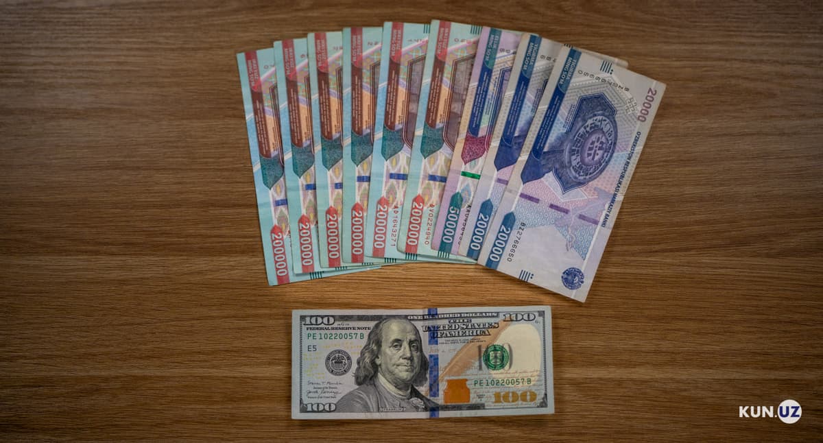 Dollarning rasmiy kursi ilk marta 12 900 so‘mdan oshdi