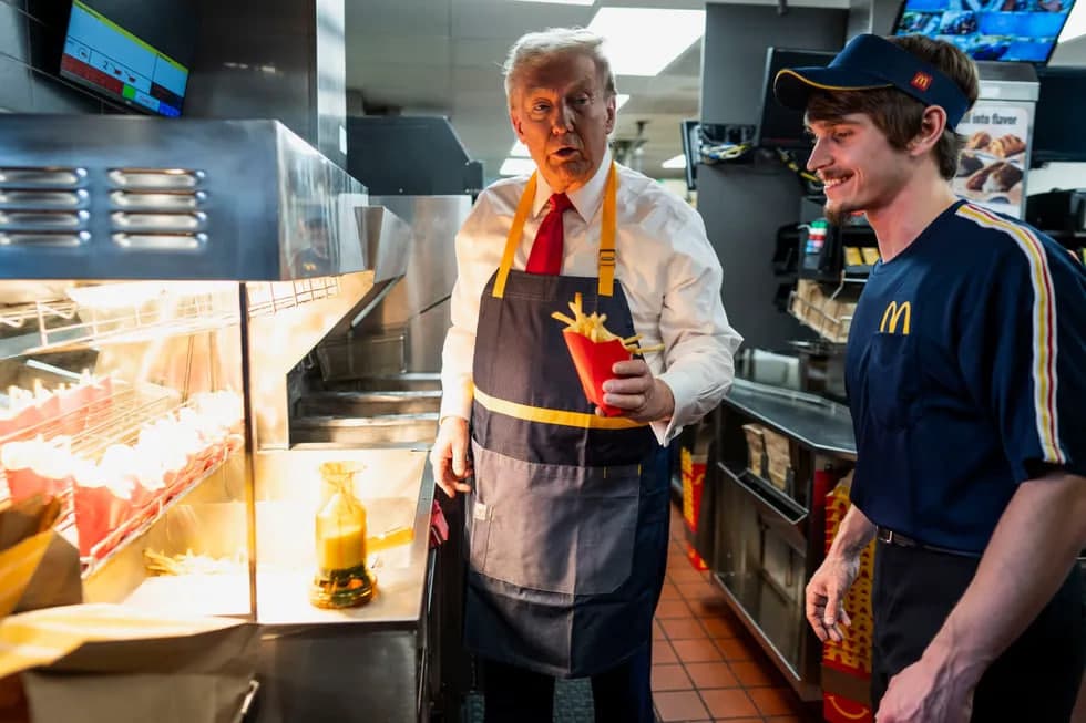 Foto: Tramp McDonaldʼs yemakxonasida kartoshka qovurdi