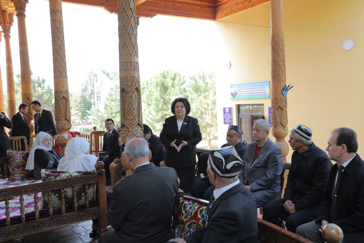 Robaxon Mahmudova Farg‘onada nuroniylar bilan uchrashdi