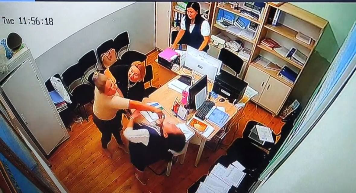 Педагог, избившая ученика, получила 7 суток за разборки в другой школе