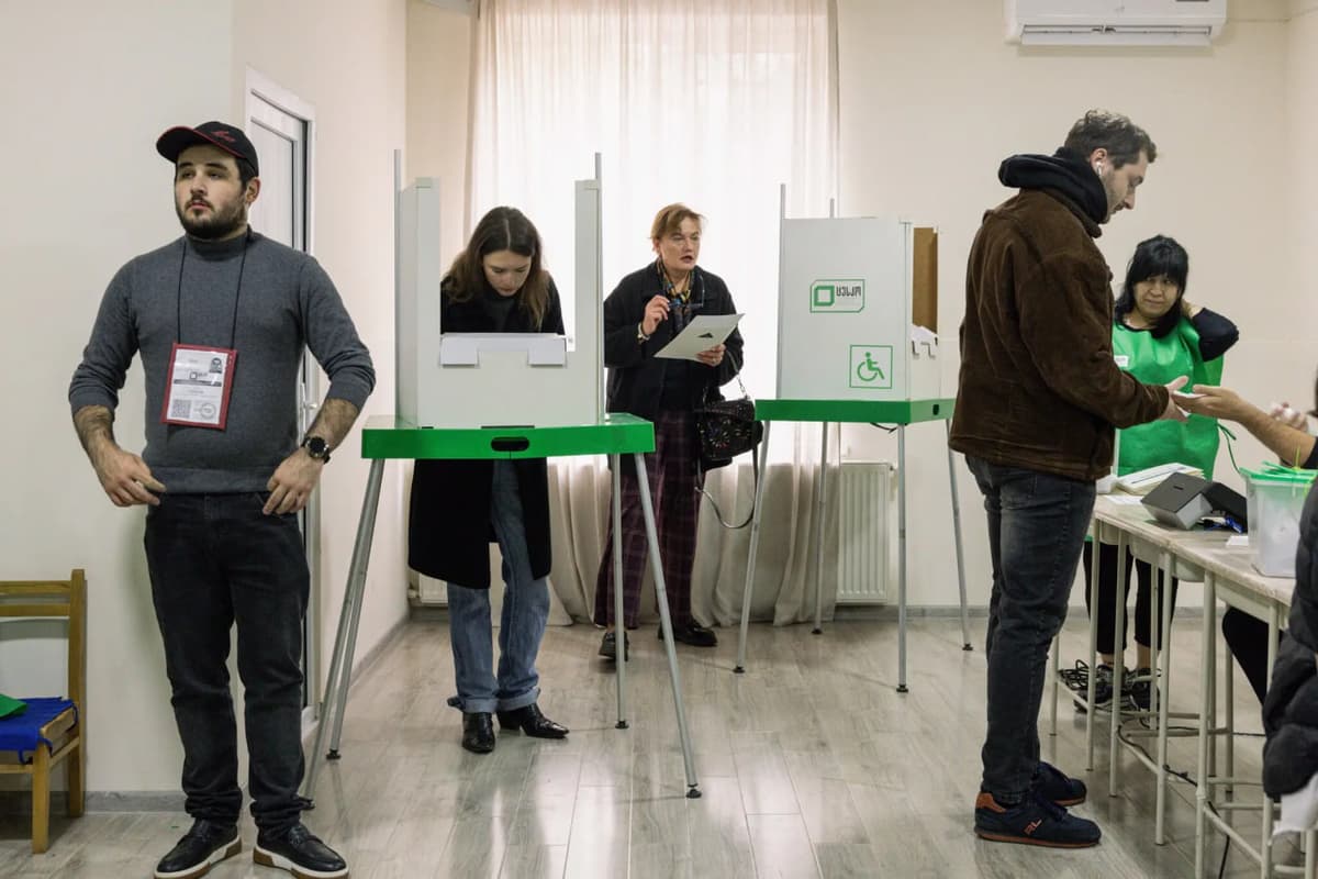 Грузияда парламент сайловлари якунланди. Ҳукмрон партия ва мухолифат ўз ғалабасини эълон қилди