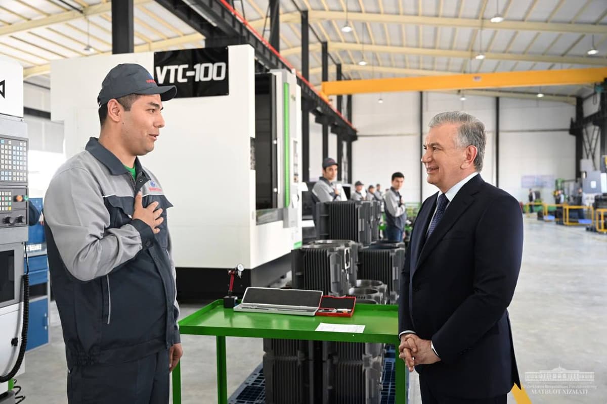 Shavkat Mirziyoyev Namangandagi elektr dvigatel va suv nasoslari zavodiga bordi