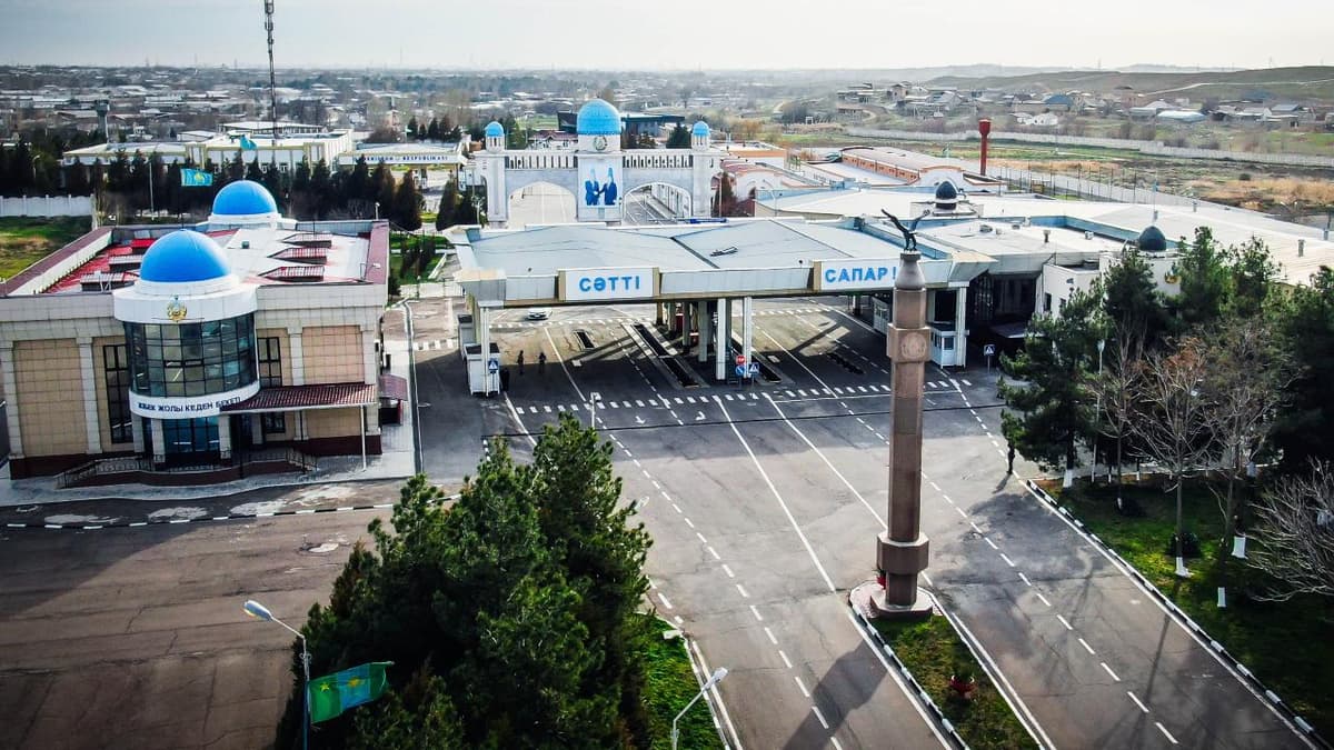 В Казахстане объяснили пробки на границе с Узбекистаном