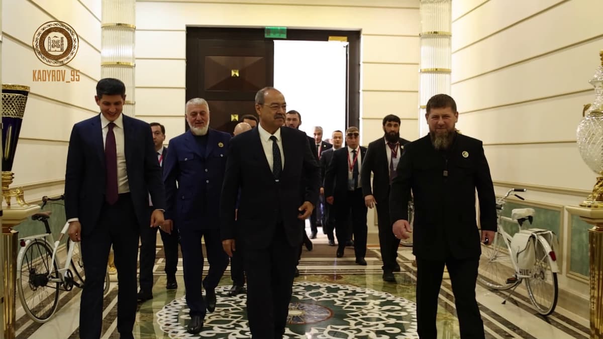 Абдулла Арипов ва Отабек Умаров Грознийдаги форумда Рамзан Қодиров билан учрашди