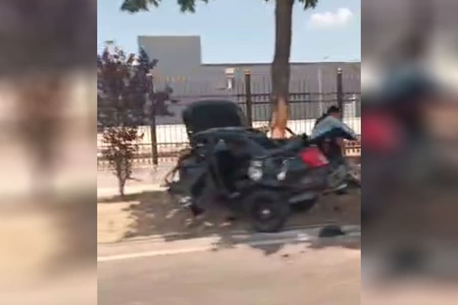 Toshkentda yo‘l chetidagi daraxtga borib urilgan Lacetti haydovchisi vafot etdi