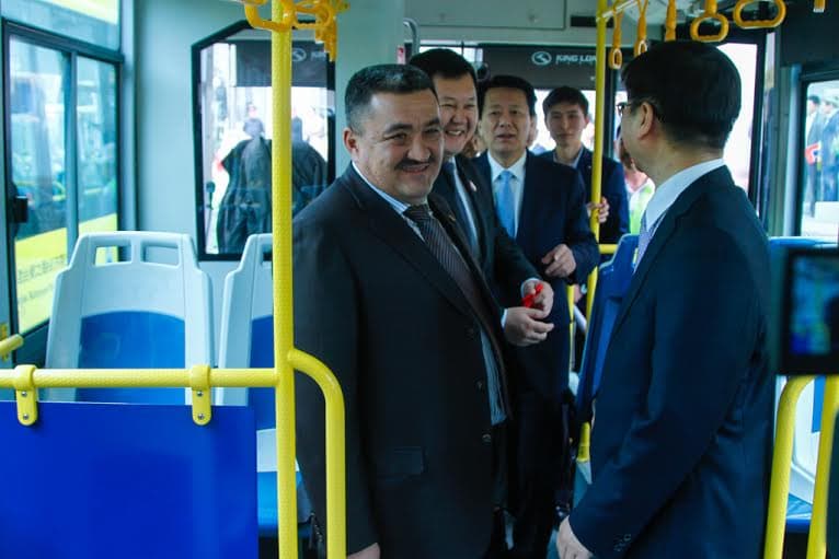 Qirg‘izistonda davlat xodimlariga haftada ikki kun shaxsiy avtomobildan foydalanish taqiqlandi
