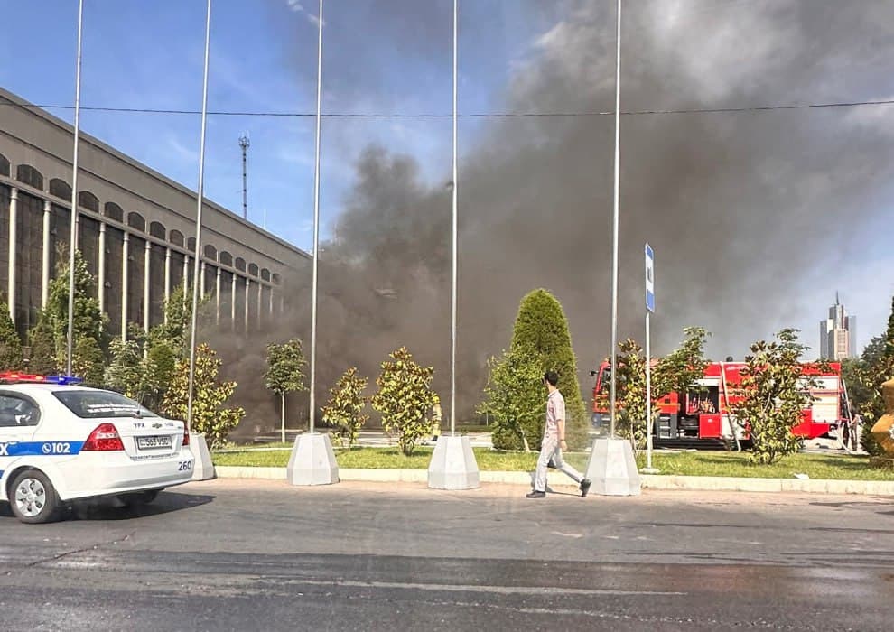Dense smoke billows near MIA building in Tashkent
