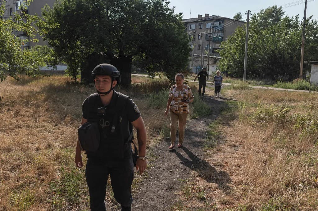 Donbassda aholi evakuatsiya qilinmoqda, Kurskda minglab kishilar lagerlarda yashamoqda. Urush suratlari