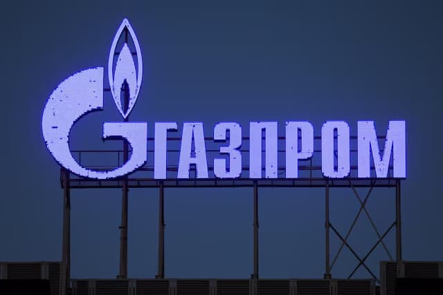 «Газпром» Украина орқали Европага газ етказиб беришни қисқартира бошлади