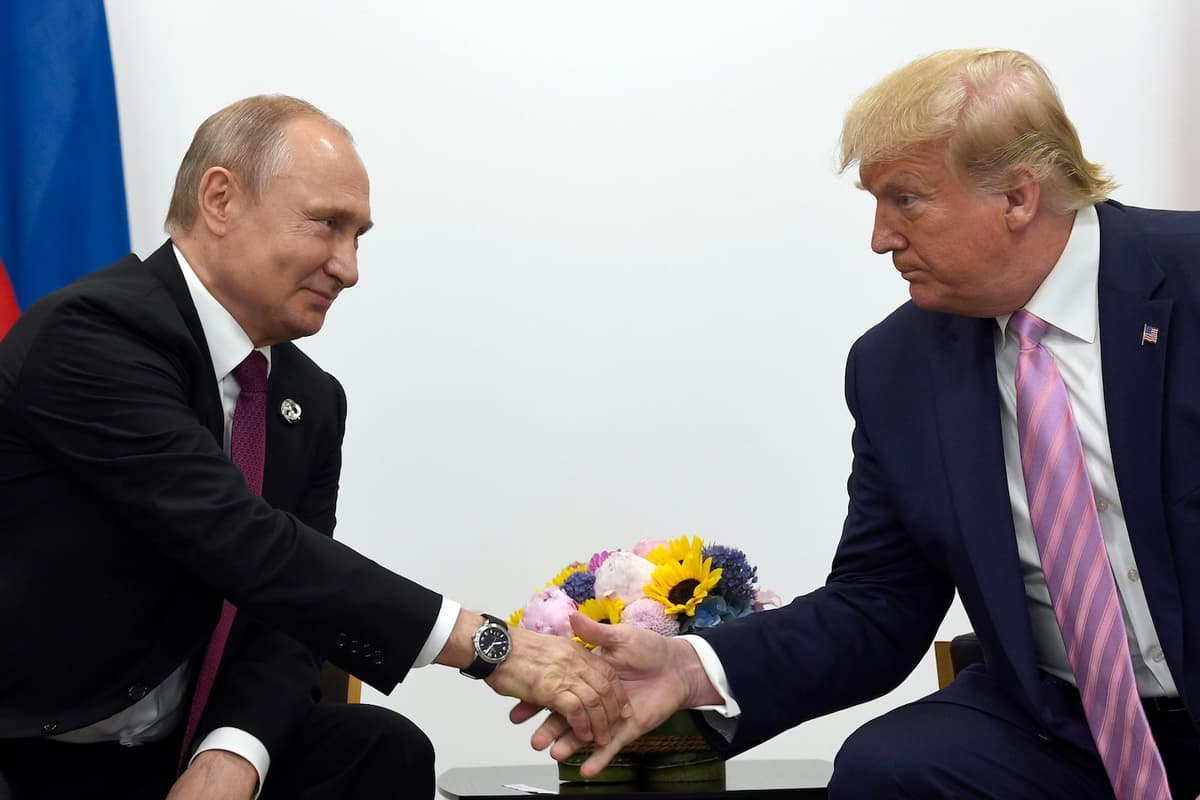 WP: Трамп созвонился с Путиным и попросил не идти на эскалацию в Украине