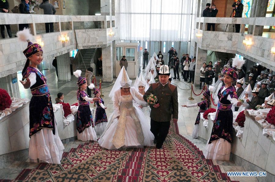 Qirg‘izistonda hukumat a’zolariga «to‘yma-to‘y yurish» taqiqlandi