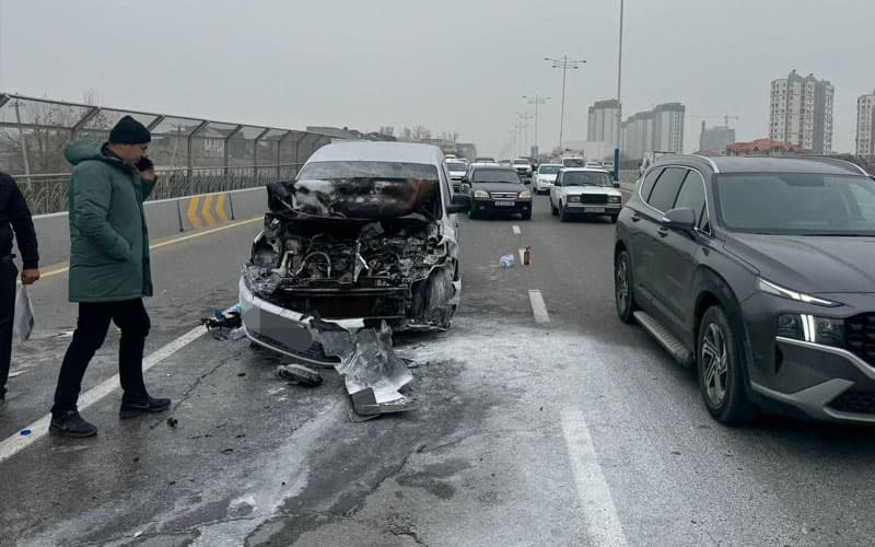 В Ташкенте произошло ДТП с участием трех автомобилей