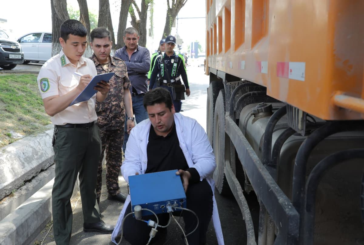 Tashkent's eco inspectors take action against air-polluting vehicles