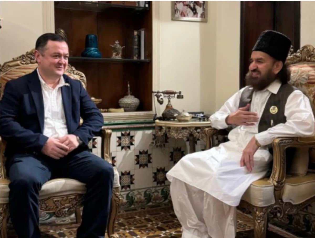 O‘zbekiston elchisi Pokistondagi Naqshbandiya tariqati yetakchisi bilan uchrashdi