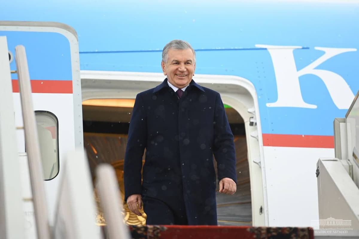 Shavkat Mirziyoyev arrives in Moscow