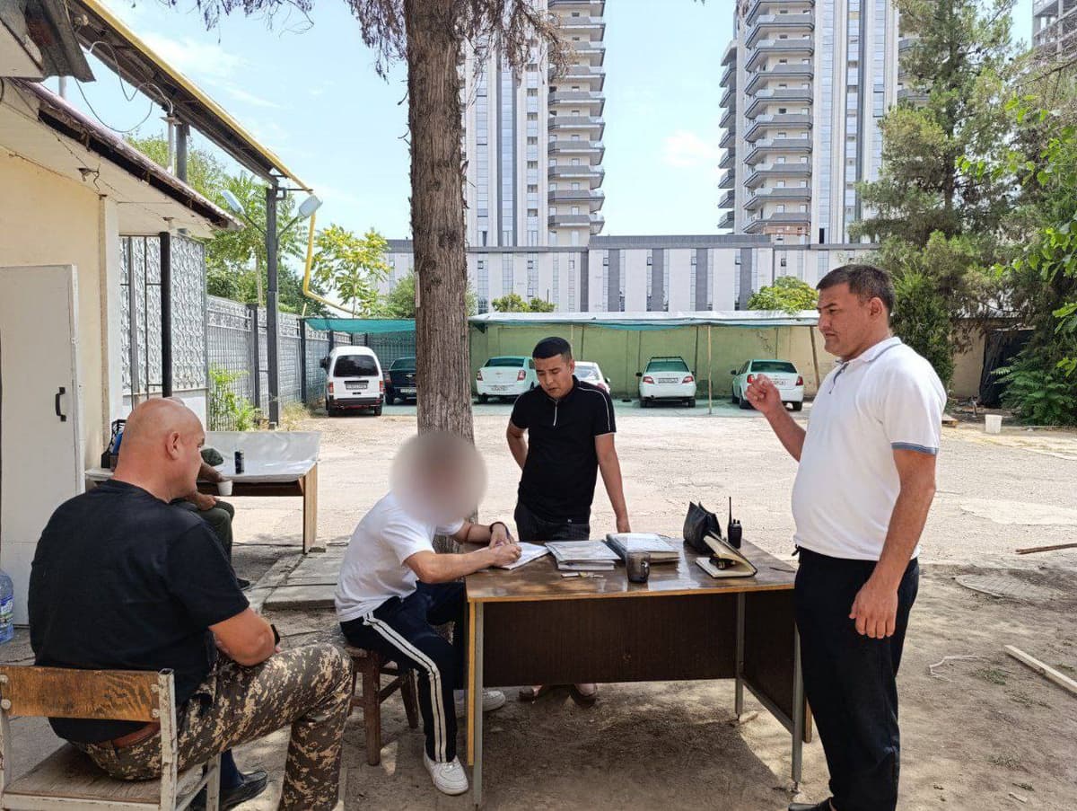 Toshkentda daraxtga shikast yetkazgan ekskavator haydovchisiga 28 mln so‘m jarima qo‘llandi