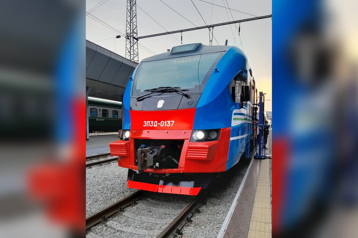В Узбекистан доставили российский поезд для пригородных маршрутов