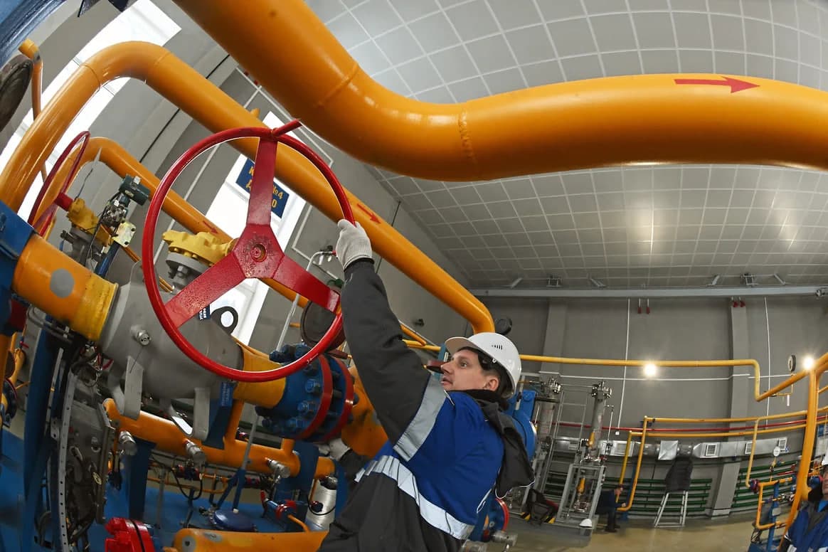 “Газпром” Ўзбекистонга 1000 куб метр газни тахминан 160 доллардан етказиб берган” — “Коммерсант”