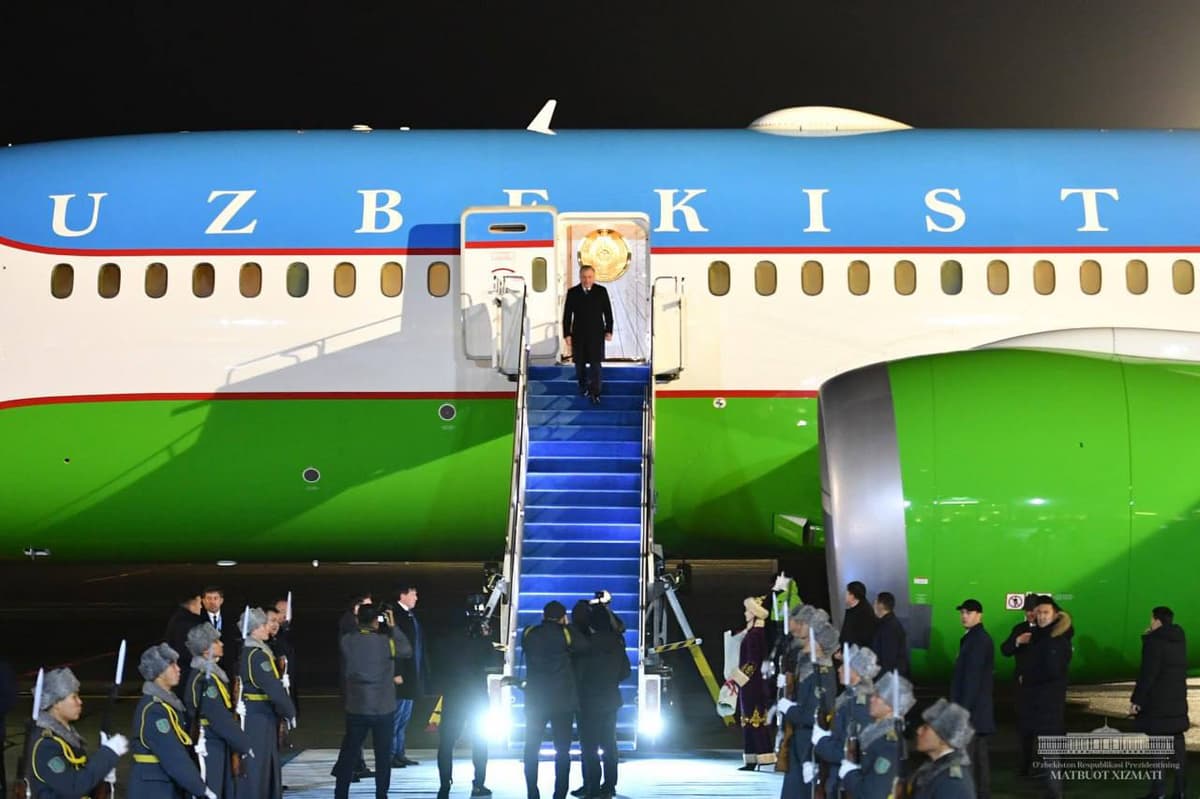 Шавкат Мирзиёев прибыл в Астану