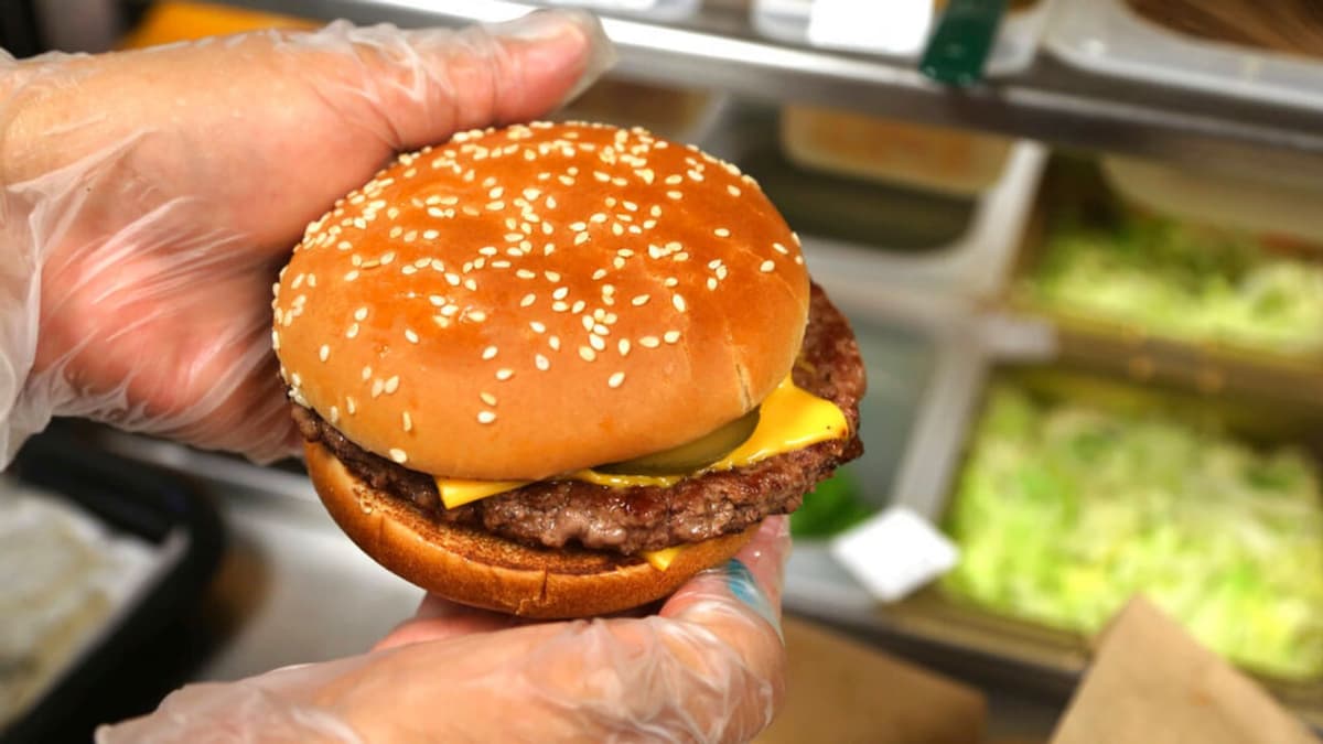 В США из-за кишечной палочки в McDonald's пострадали 48 человек, один умер