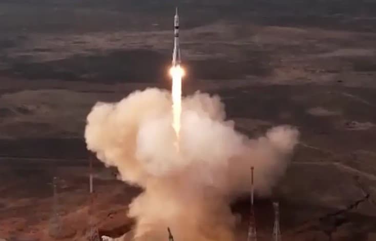 «Soyuz MS-26» kemasining Rossiya va AQShdan bo‘lgan ekipaji XKSga yetib bordi