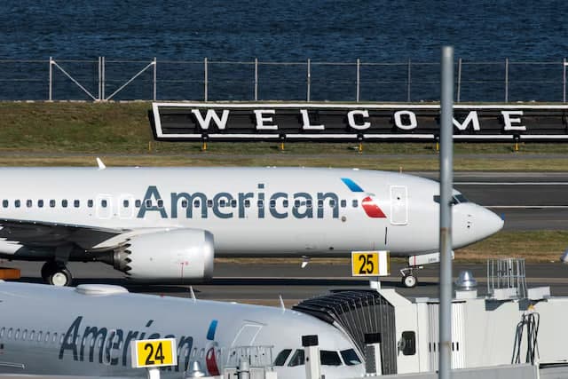 American Airlines авиакомпанияси АҚШга барча рейсларни тўхтатди