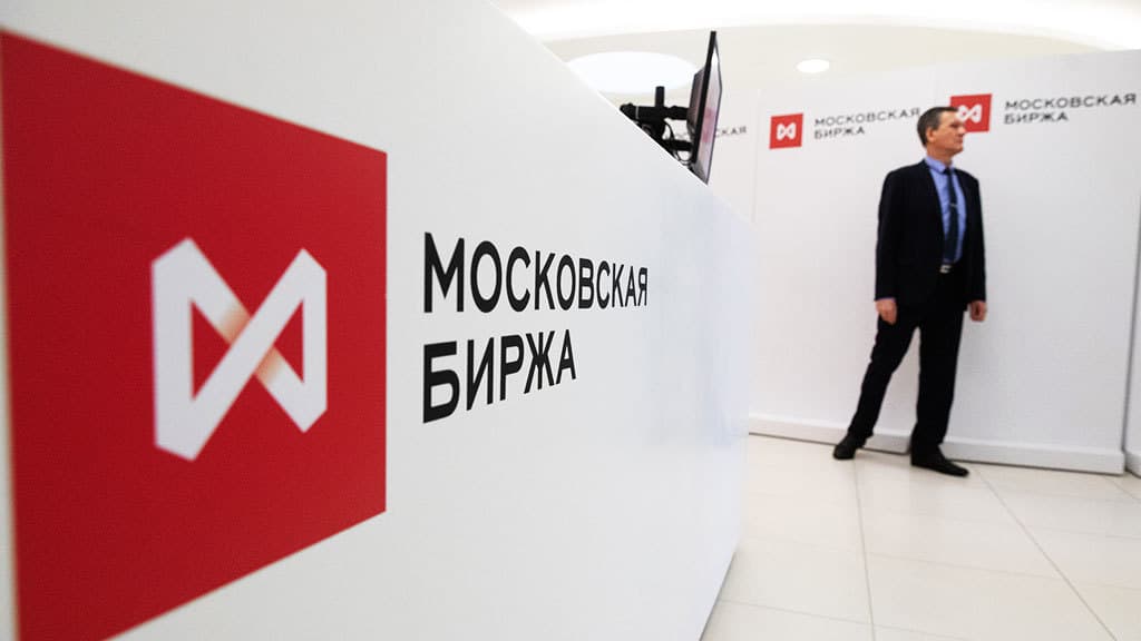 Moskva birjasi sanksiyaga tushdi. Bu rubl kursiga qanday ta’sir qiladi?
