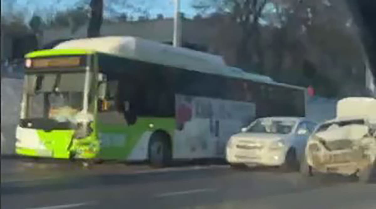 Toshkentda bir kunda ikkita yo‘lovchi avtobusi ishtirokida YTH yuz berdi