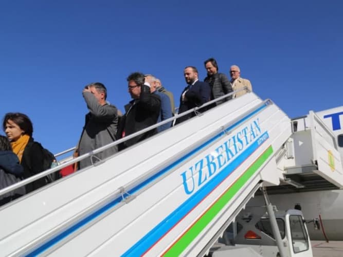 Chet el fuqarolarini O‘zbekistonga taklif qilish bo‘yicha davlat xizmati ko‘rsatiladi
