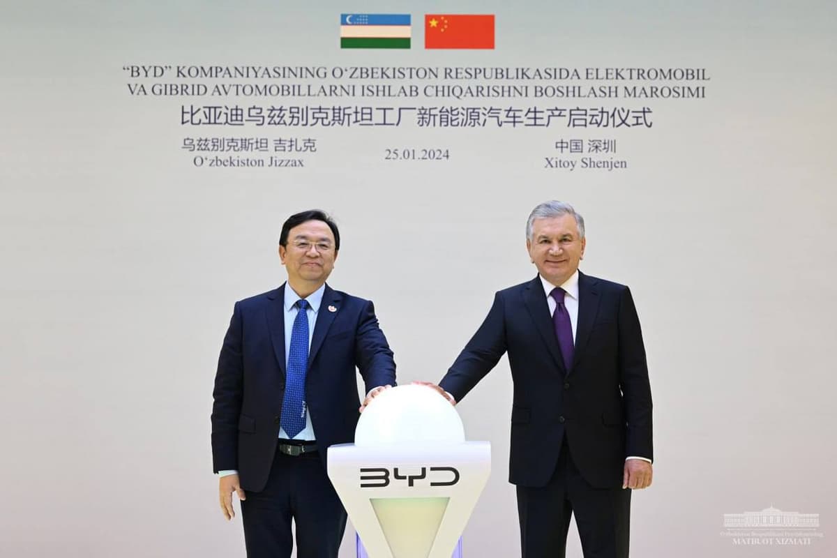 Шавкат Мирзиёев Жиззахда BYD электромобилларини ишлаб чиқаришга старт берди