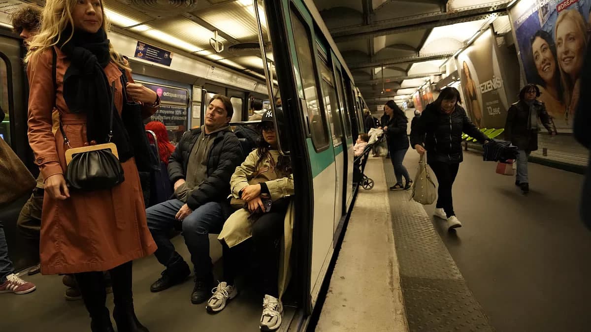 Lion metrosida odamlarga pichoq bilan hujum qilgan shaxs ushlandi