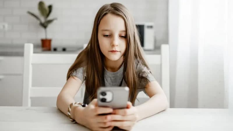 Avstraliya hukumati 16 yoshgacha bo‘lgan bolalarni ijtimoiy tarmoqlardan cheklamoqchi