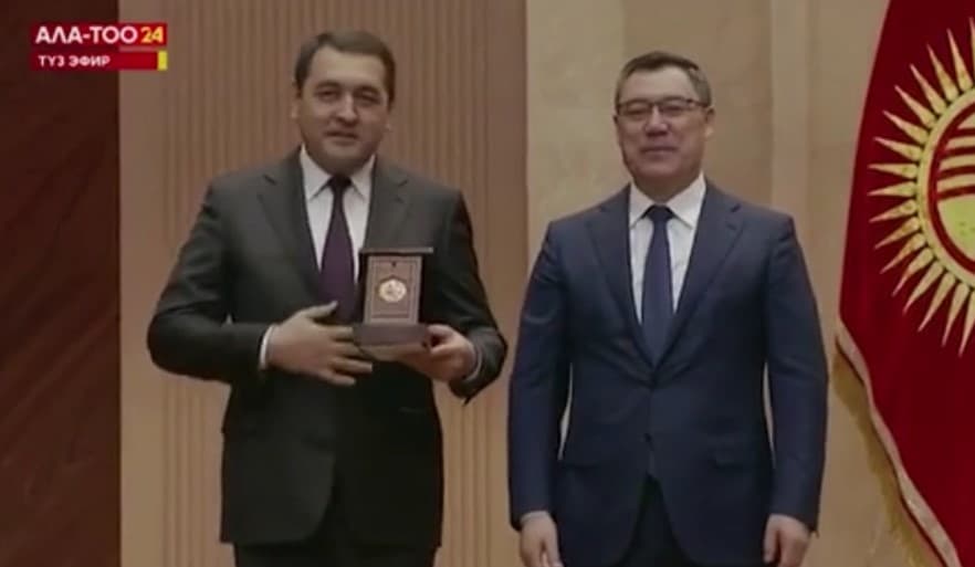Садир Жапаров Фарғона вилояти ҳокимини «Данк» ордени билан мукофотлади