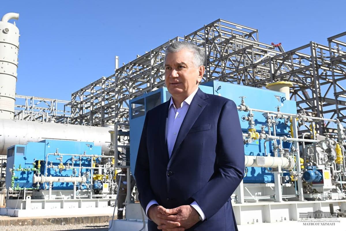 Шавкат Мирзиёев Бойсунда йирик газ-кимё мажмуаси қурилиши билан танишди