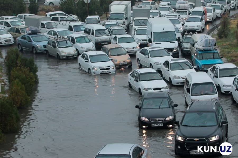 President Mirziyoyev criticizes drainage system in Tashkent, calls for urgent improvements