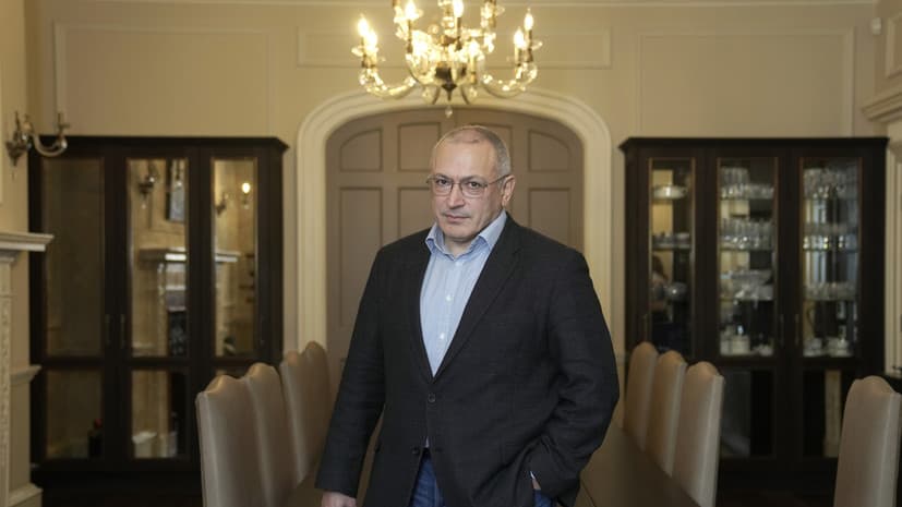 Xodorkovskiy «FBK»ni sudga bermaslikka qaror qildi