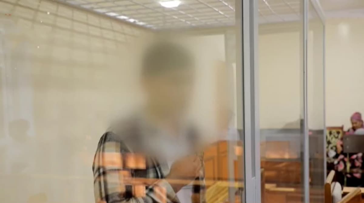 Qashqadaryoda OTM hovlisida unashtirilgan qizini pichoqlagan yigitga hukm o‘qildi