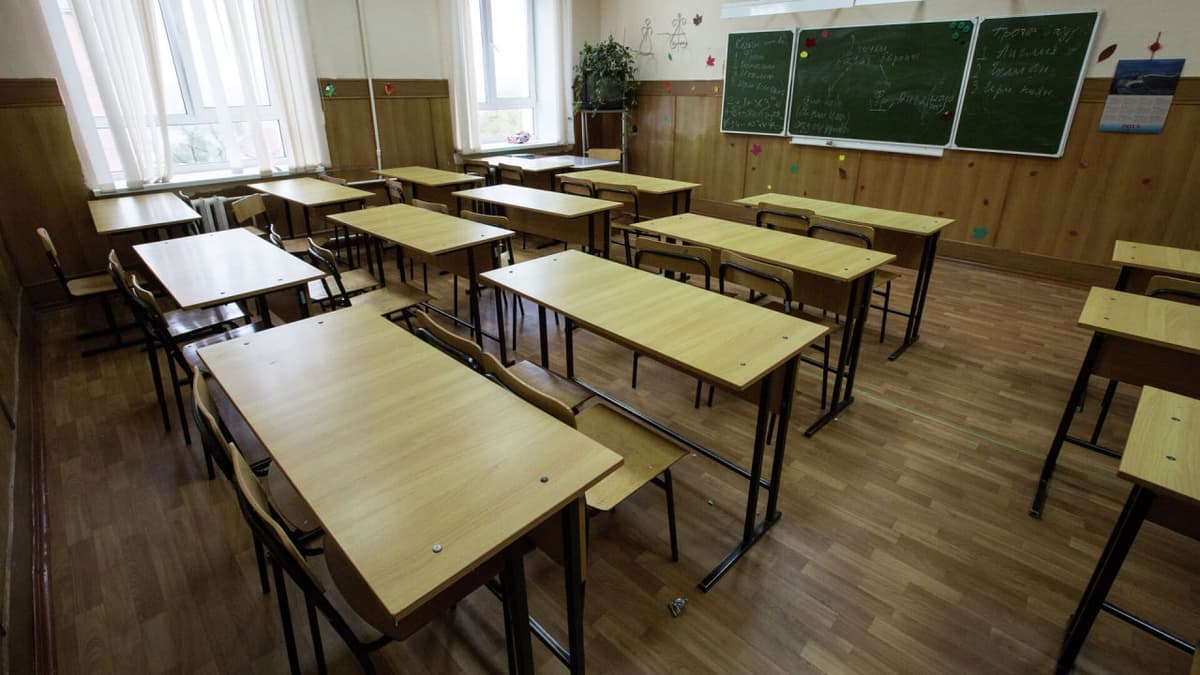 Andijonda maktab direktori o‘rinbosari o‘quvchi qizlarga tegajog‘lik qilayotgani aytilmoqda