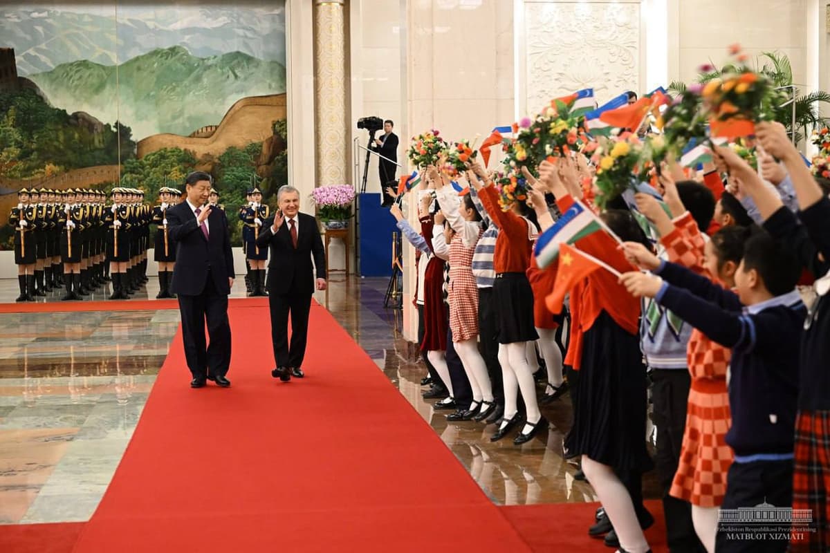 President Shavkat Mirziyoyev meets with President Xi Jinping in Beijing